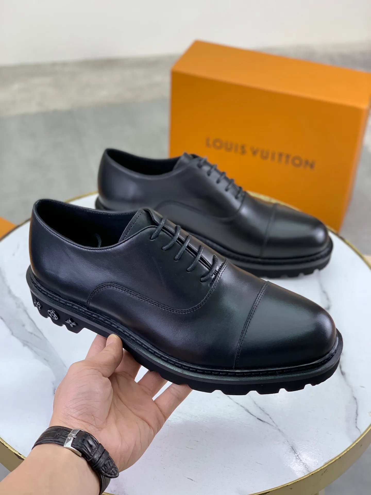 Factory price P820 💎💎💎Top version LOUIS VUITTON [Louis Vuitton] - LV men's business casual leather shoes, luxurious and noble 👞All imported original cowhide, just to create a more comfortable wearing experience, upper: original high-end calfskin➕Imported soft cowhide lining, original lightweight foam outsole✔️Color: 3️⃣colors available Size: 39-44 (38.45 46 can be customized (non-returnable)
